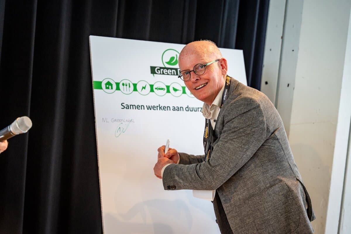 Nico Wissing ondertekent Green Deal Nico Wissing ondertekent Green Deal Duurzame Zorg